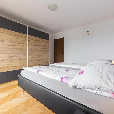 Apartment Valy - Free Bikes, Relaxing Terrace & Near Bled Exterior photo