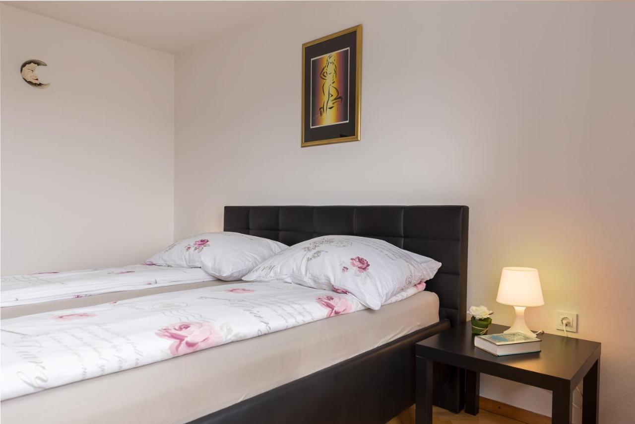 Valy - Free Bikes, Relaxing Terrace & Near Apartment