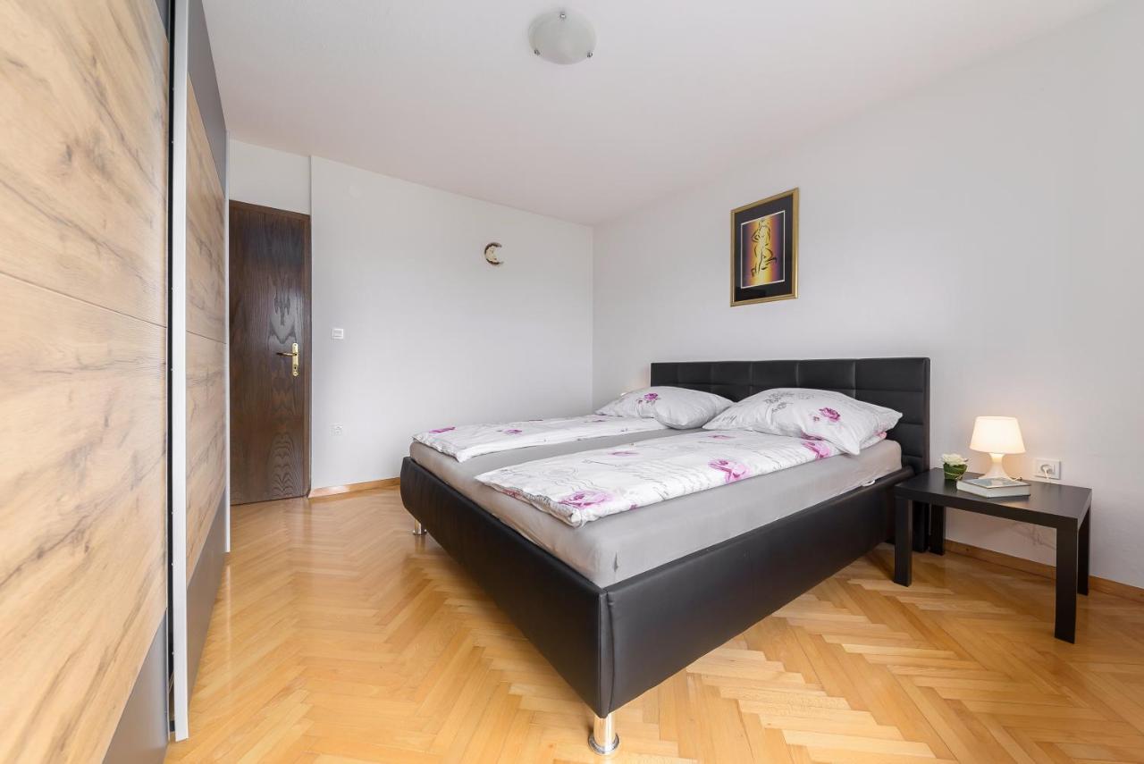 Valy - Free Bikes, Relaxing Terrace & Near Apartment *